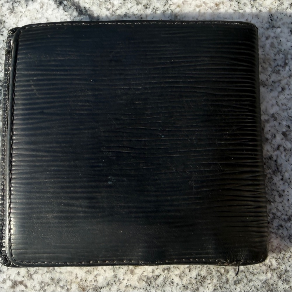 Authentic Louis Vuitton Black Epi Leather Bi-Fold Wallet Preloved - Picture 2 of 9